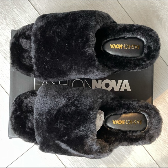 Bratty Moment Fuzzy Black Platform Slides — Fashion Nova - Picture 5 of 6